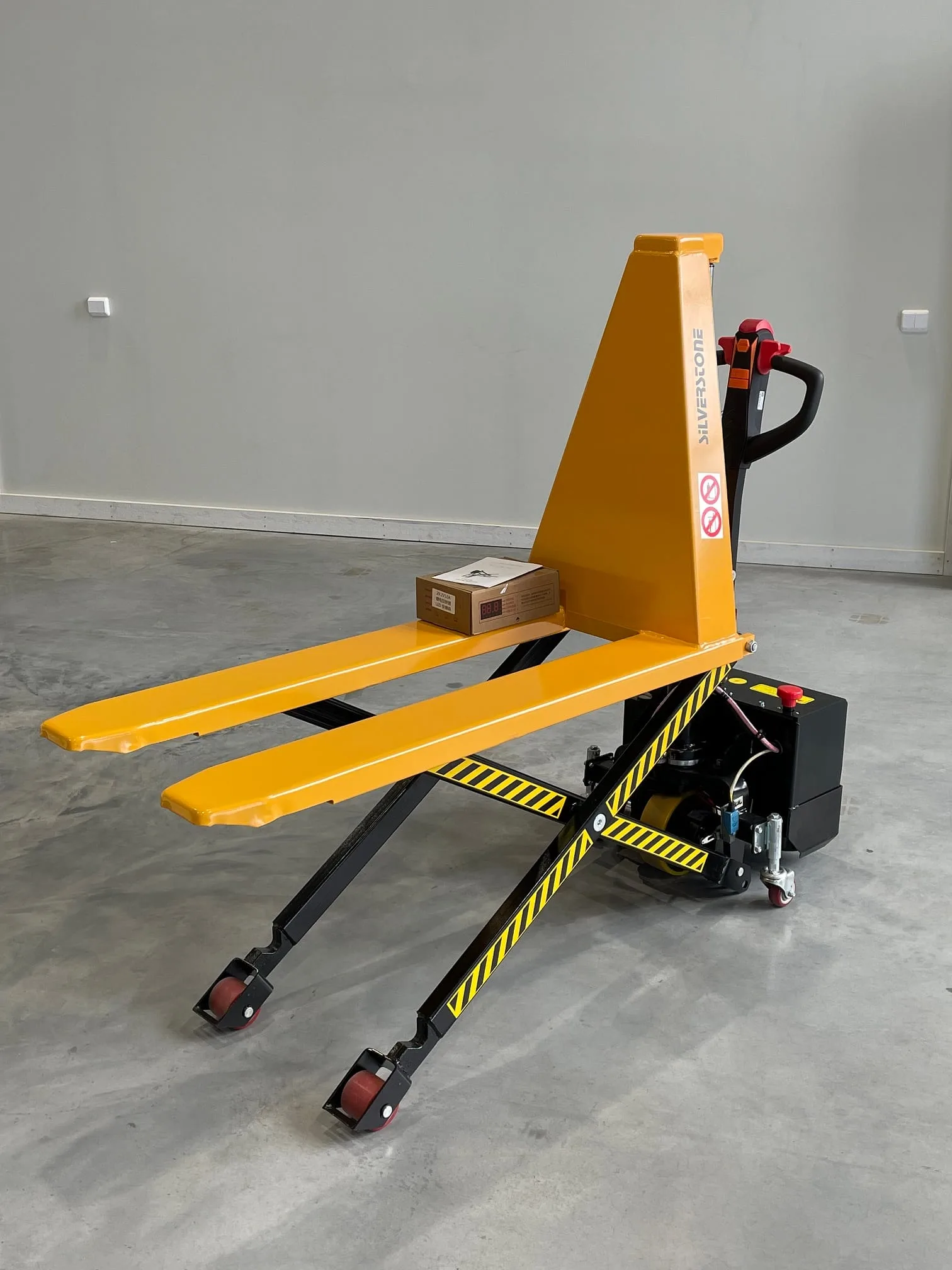 Silverstone saxlyft med elektrisk drivning samt lyft FE1056 bild 4