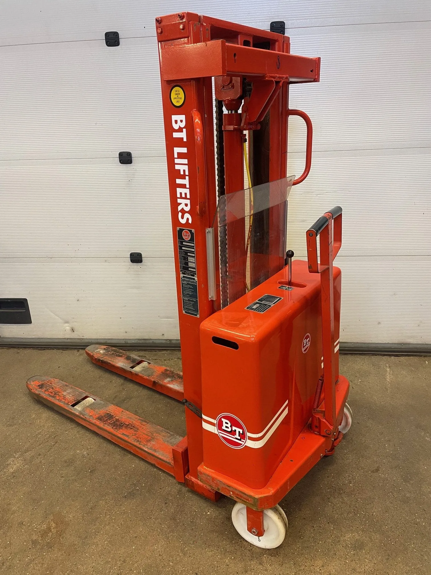 BT SV1000B/5 handdragen staplare i lager